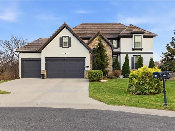 9014 Chestnut Street, Lenexa, KS 66220