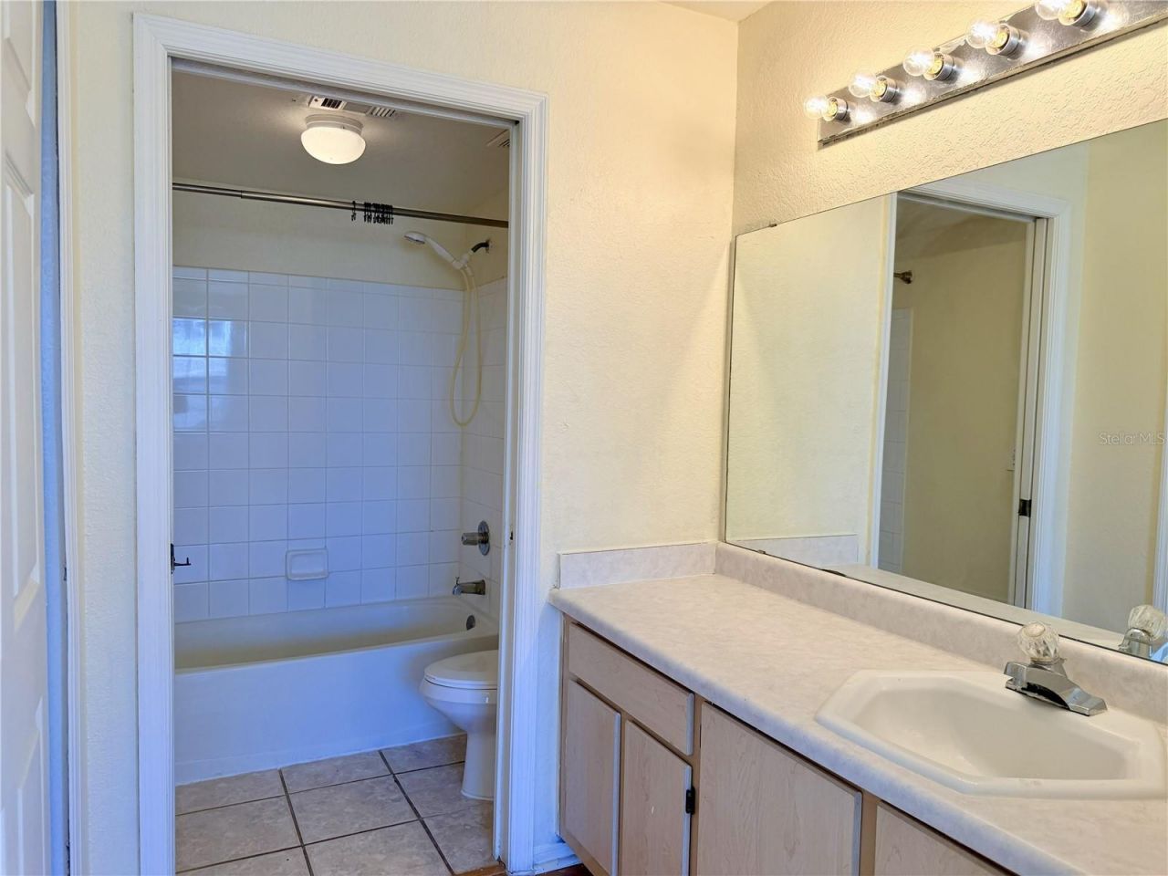 13839 Fairway Island Drive, Unit 1124, Orlando, FL 32837 Photo