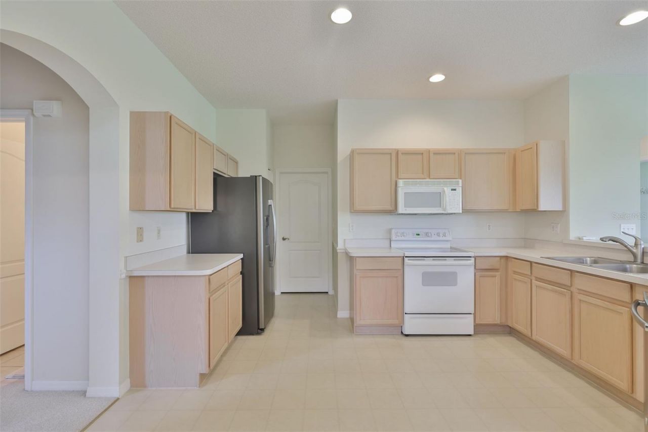 2023 Acadia Greens Drive, Unit 32, Sun City Center, FL 33573 Photo