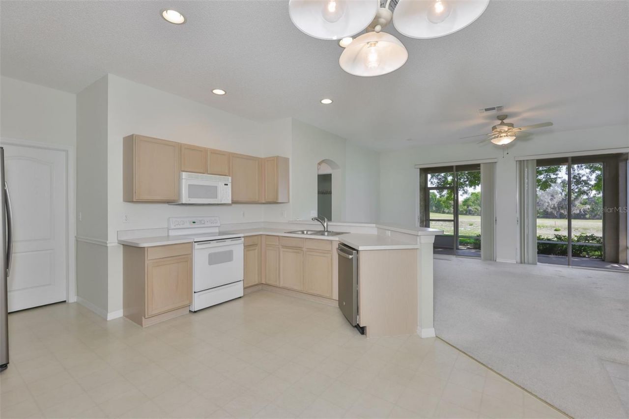 2023 Acadia Greens Drive, Unit 32, Sun City Center, FL 33573 Photo
