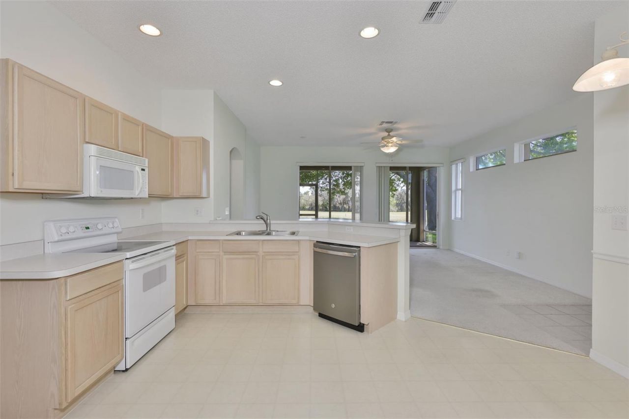 2023 Acadia Greens Drive, Unit 32, Sun City Center, FL 33573 Photo