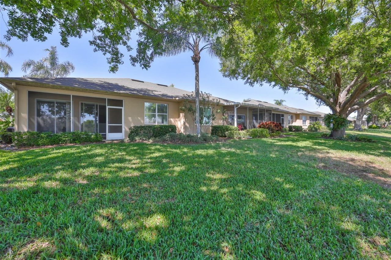 2023 Acadia Greens Drive, Unit 32, Sun City Center, FL 33573 Photo