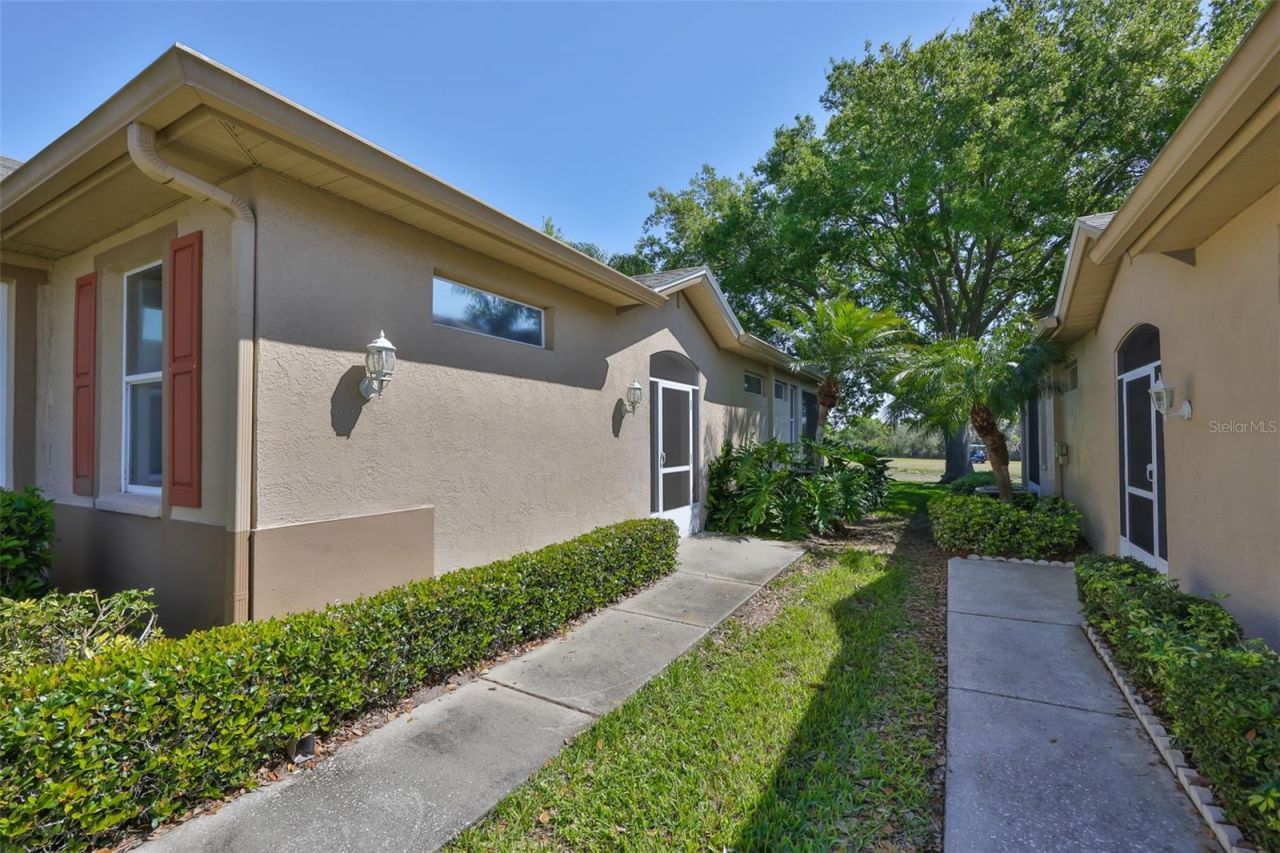2023 Acadia Greens Drive, Unit 32, Sun City Center, FL 33573 Photo
