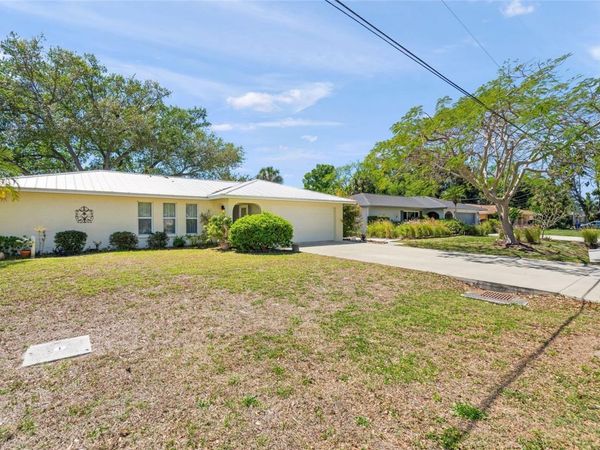 4662 BEACON DRIVE , SARASOTA, FL 34232