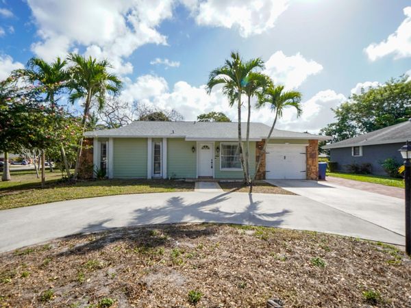 120 W Swan Pkwy W W, Royal Palm Beach, FL 33411