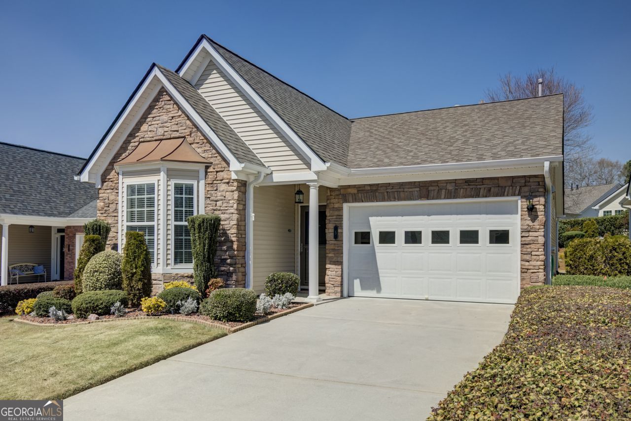 5 Hampshire Lane, Newnan, GA 30265 Main Photo