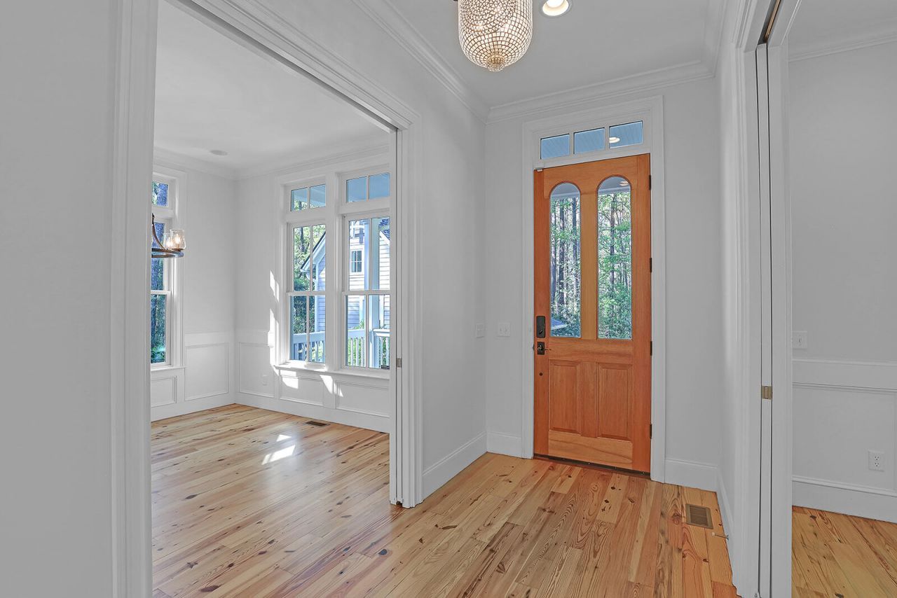 105 Barnaby Photo 10