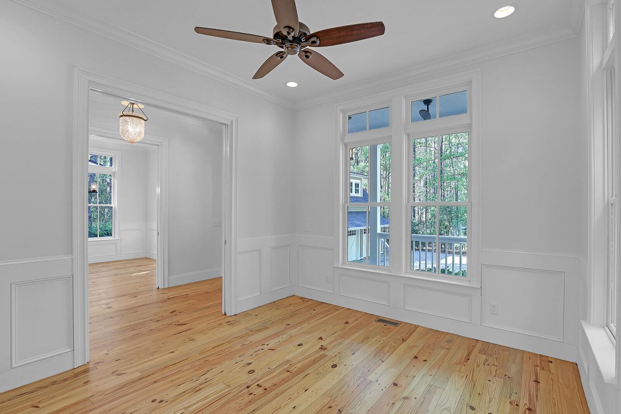 105 Barnaby Photo 13