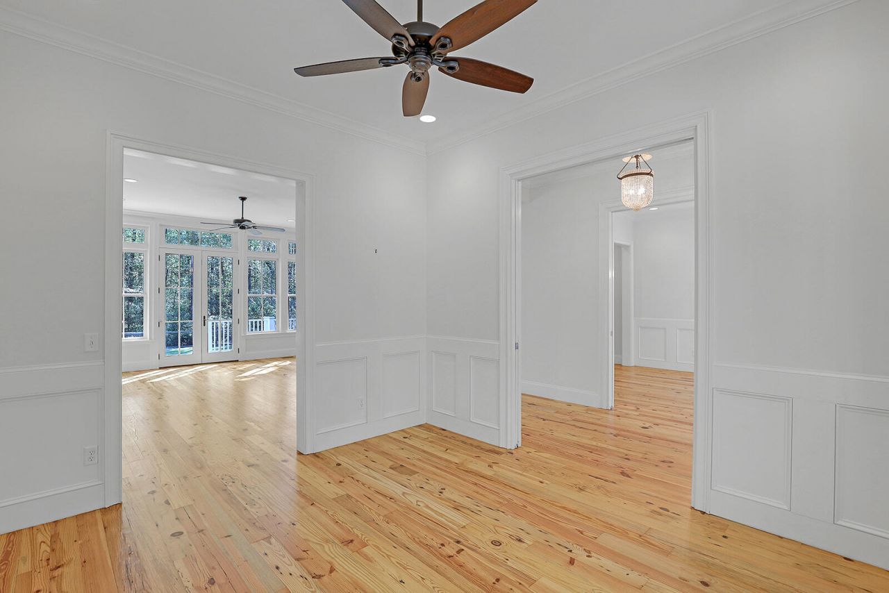 105 Barnaby Photo 14