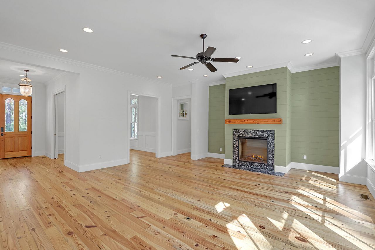 105 Barnaby Photo 19