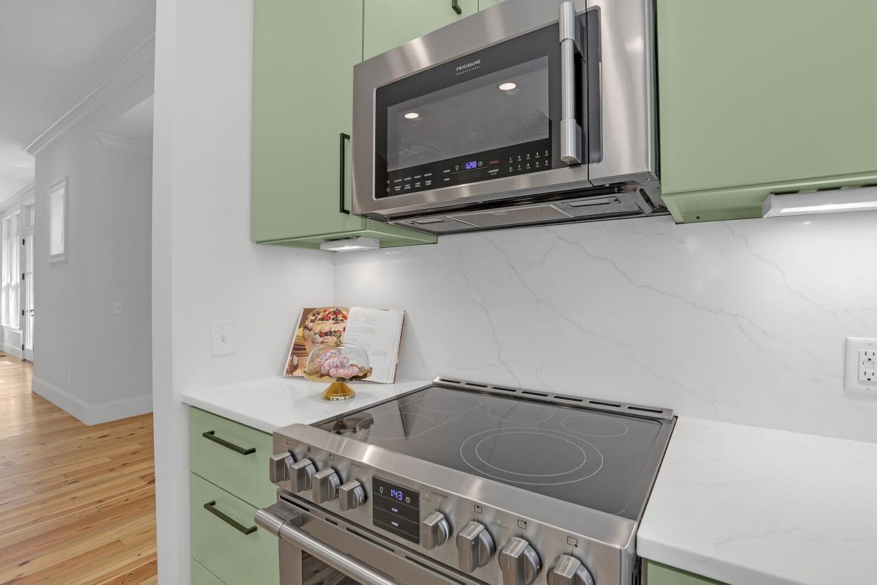 105 Barnaby Photo 22