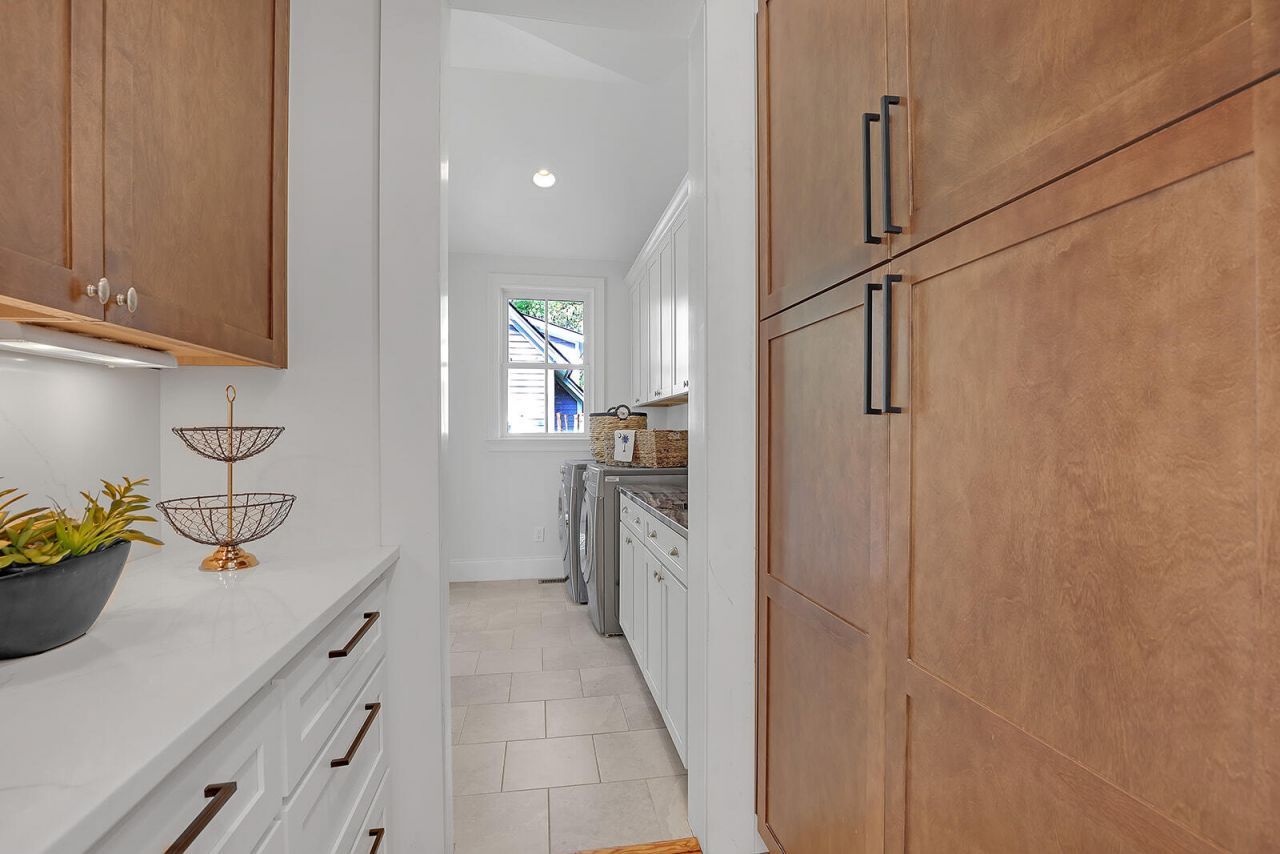 105 Barnaby Photo 25