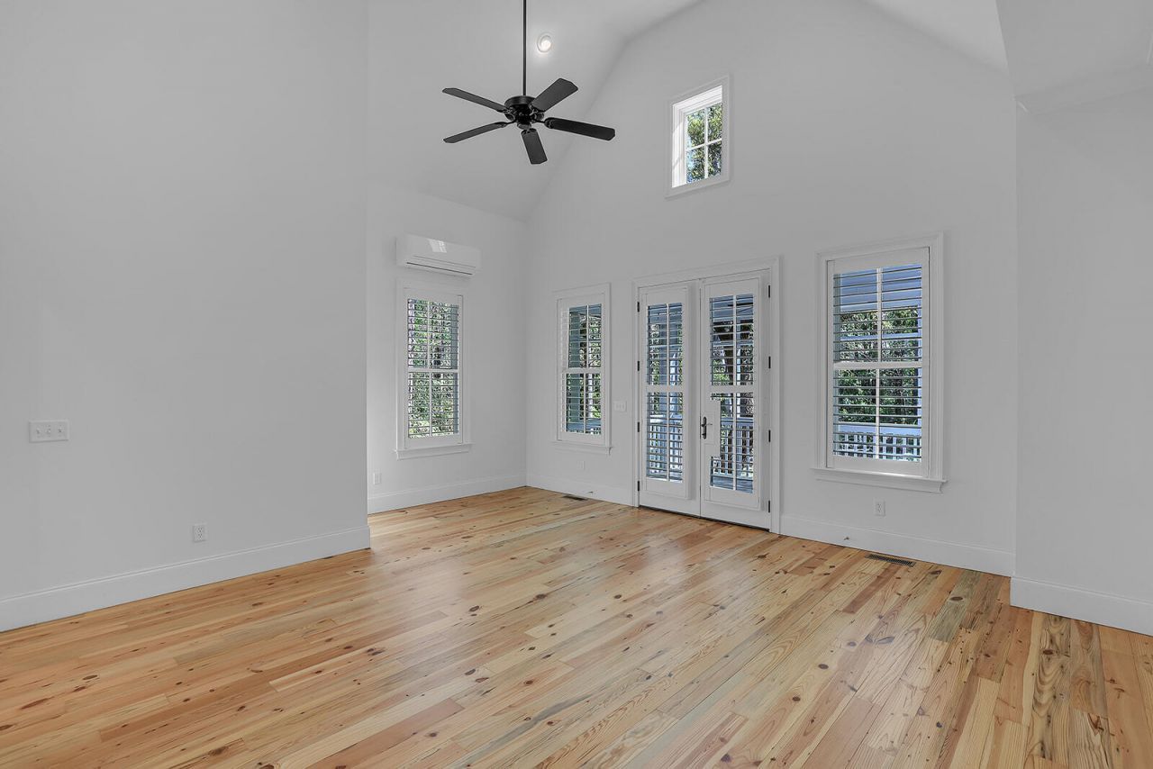 105 Barnaby Photo 30