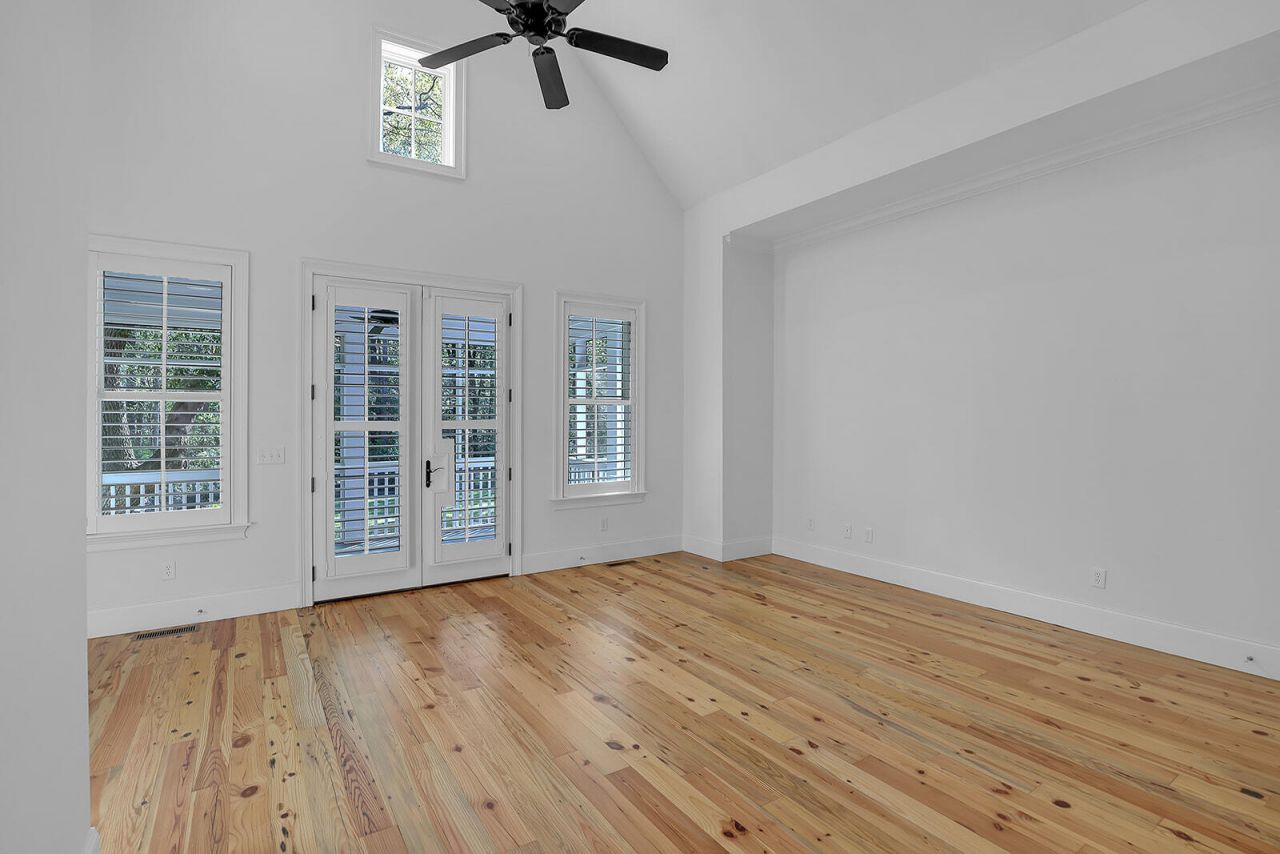 105 Barnaby Photo 31