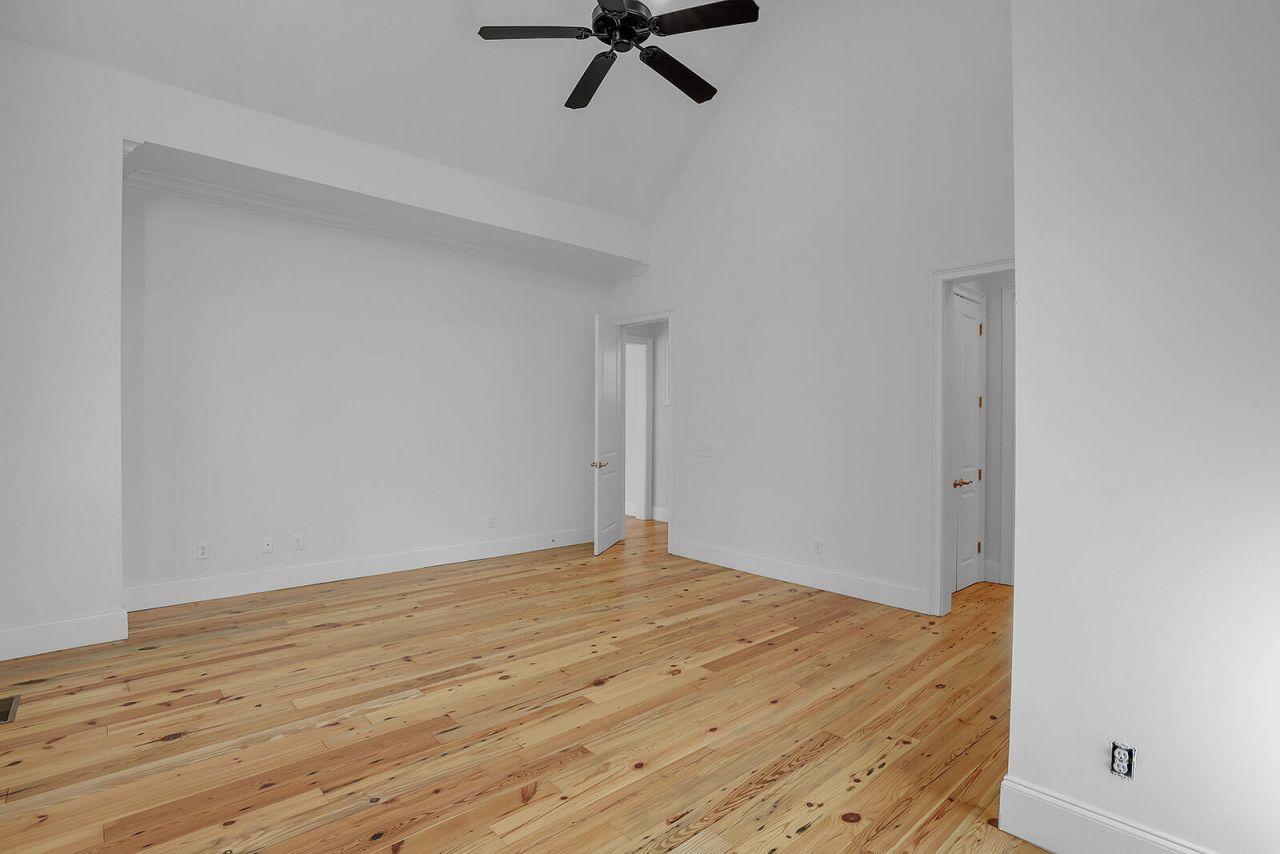 105 Barnaby Photo 32