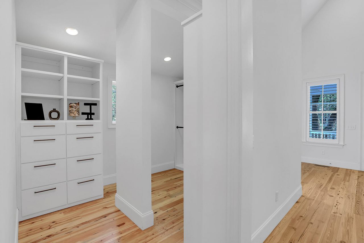 105 Barnaby Photo 34