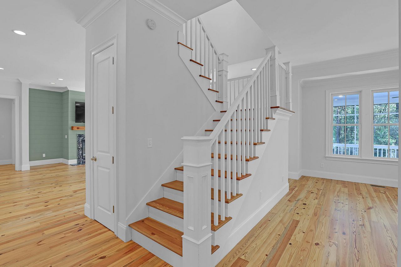 105 Barnaby Photo 40