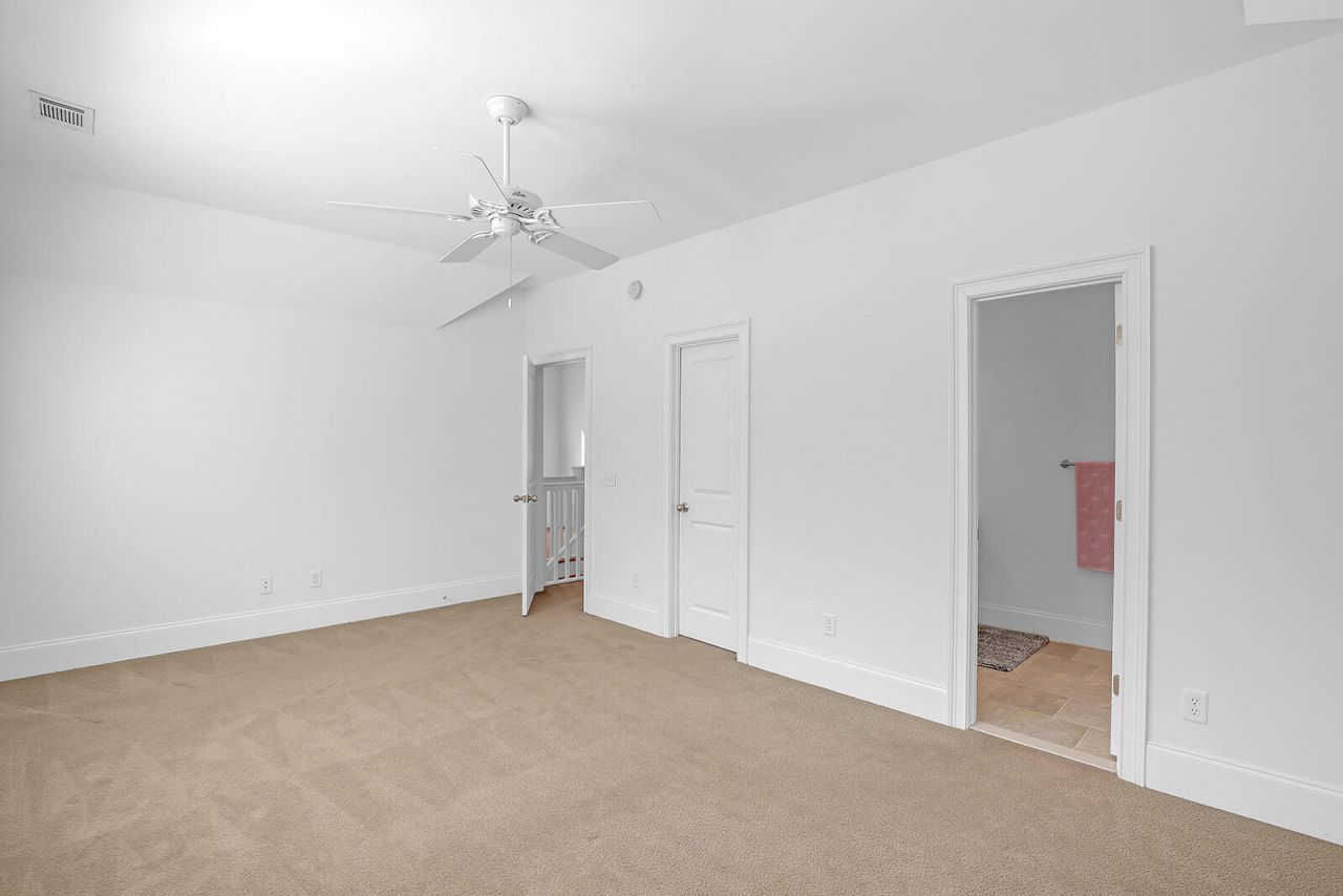 105 Barnaby Photo 42