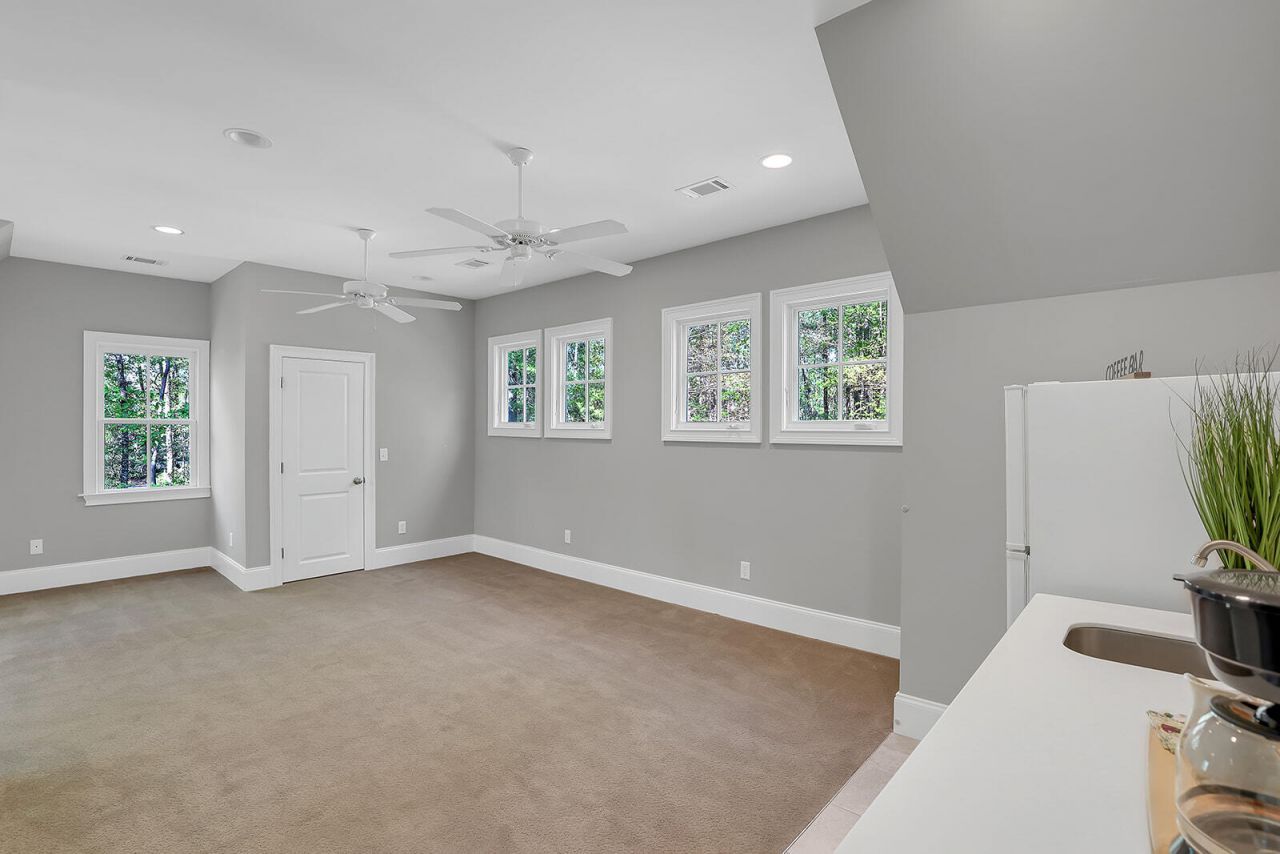 105 Barnaby Photo 55