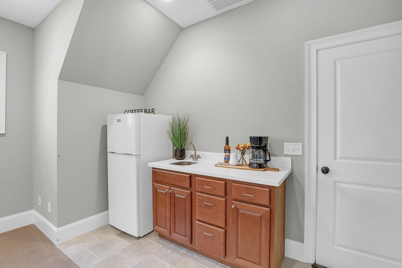 105 Barnaby Photo 56