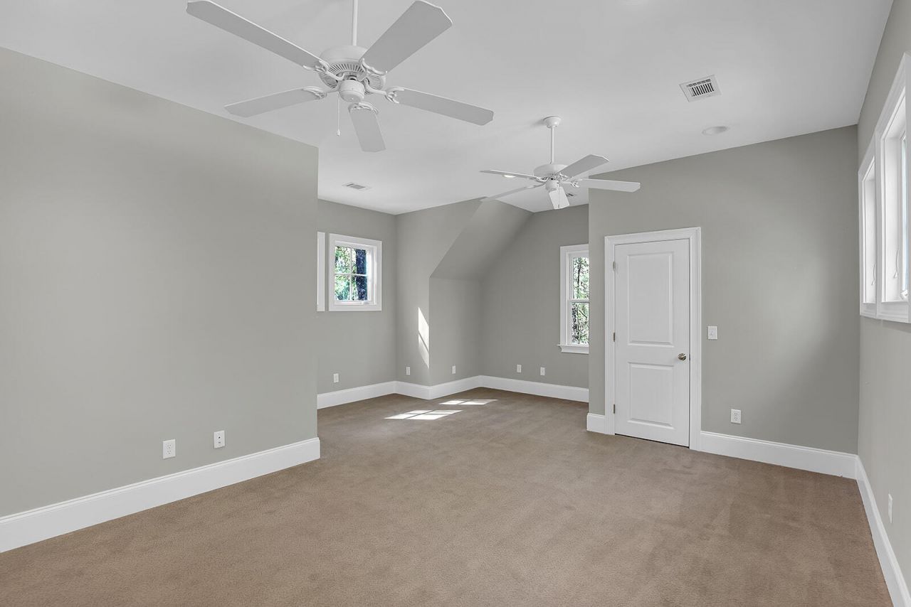 105 Barnaby Photo 57