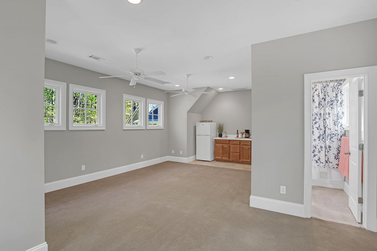 105 Barnaby Photo 59