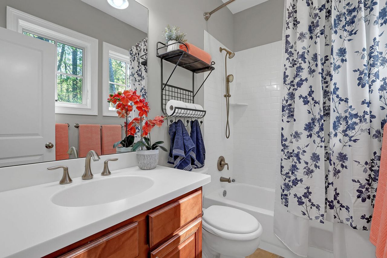 105 Barnaby Photo 60