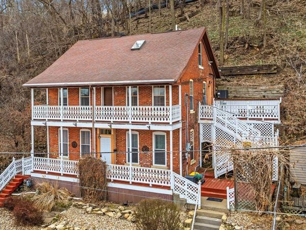 189 Saint Marys Street, Dubuque, IA 52001