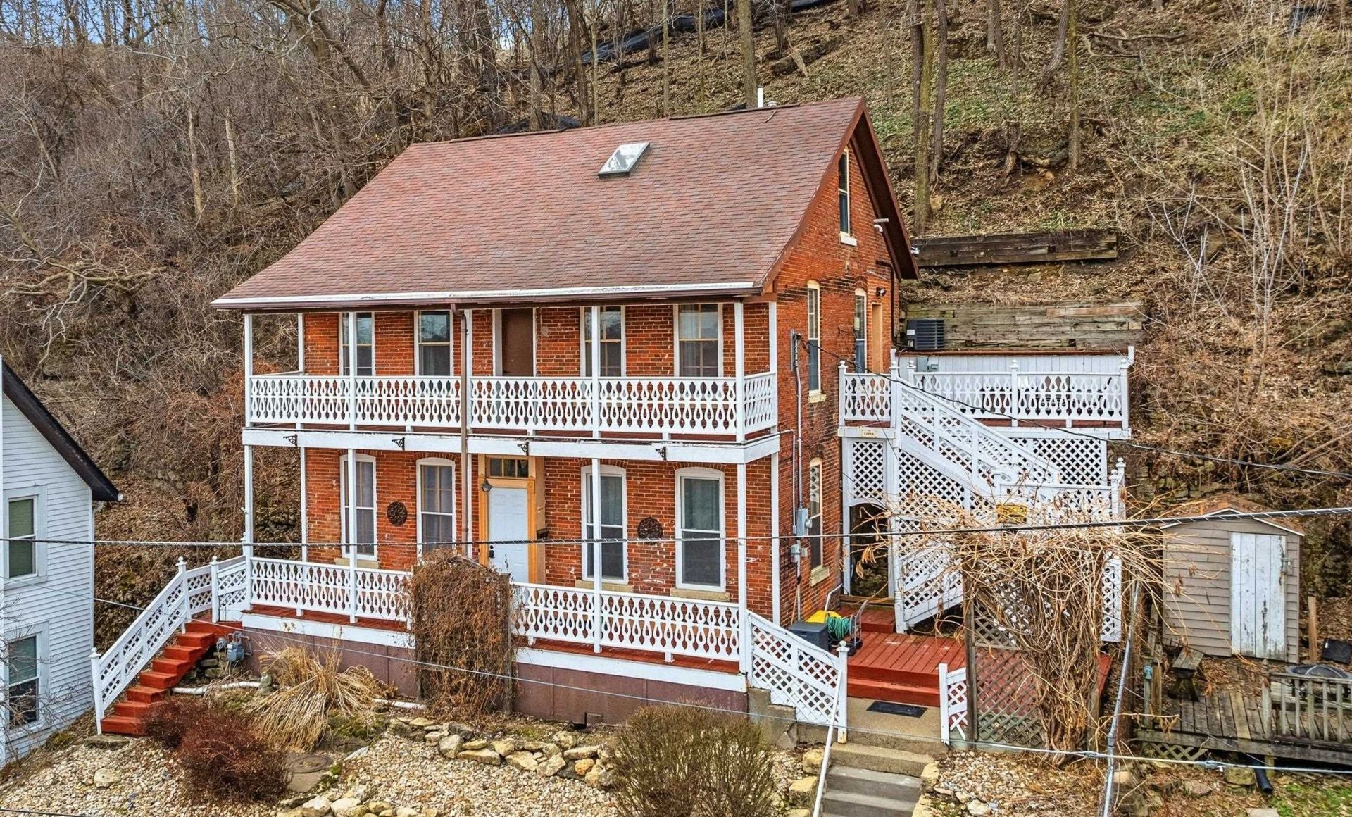 189 Saint Marys Street, Dubuque, IA 52001 Main Photo