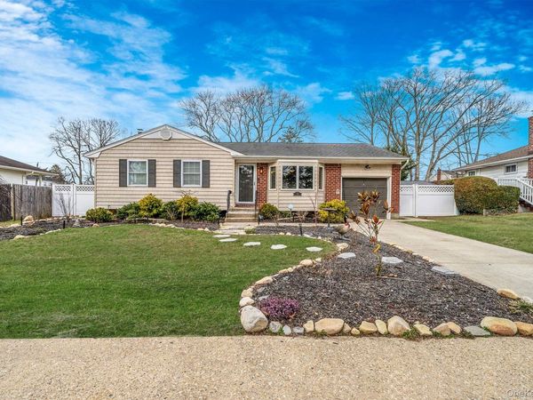 14 Burlington Avenue, Deer Park, NY 11729