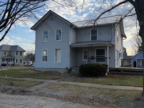 302 9th Street E, Vinton, IA 52349