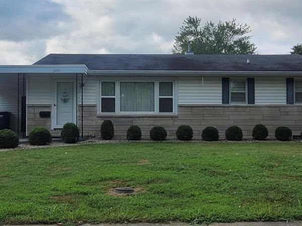 3221 PEACH Street , Mt Vernon, IL 62864