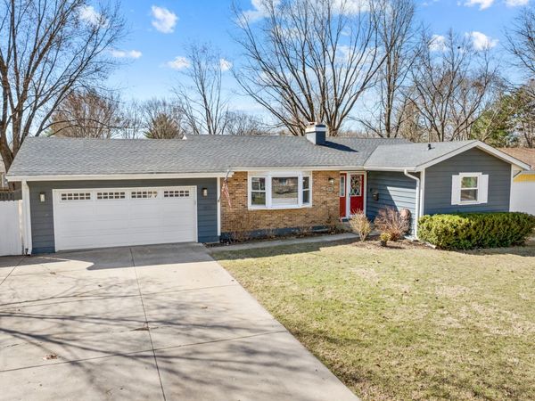 530 Sunshine Court , Algonquin, IL 60102