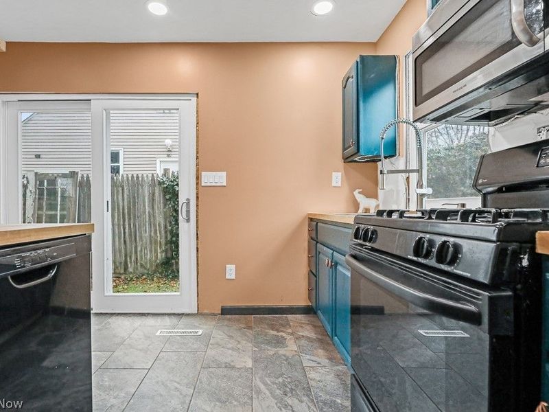 1865 9th Street SW, Akron, OH 44314 Photo 10