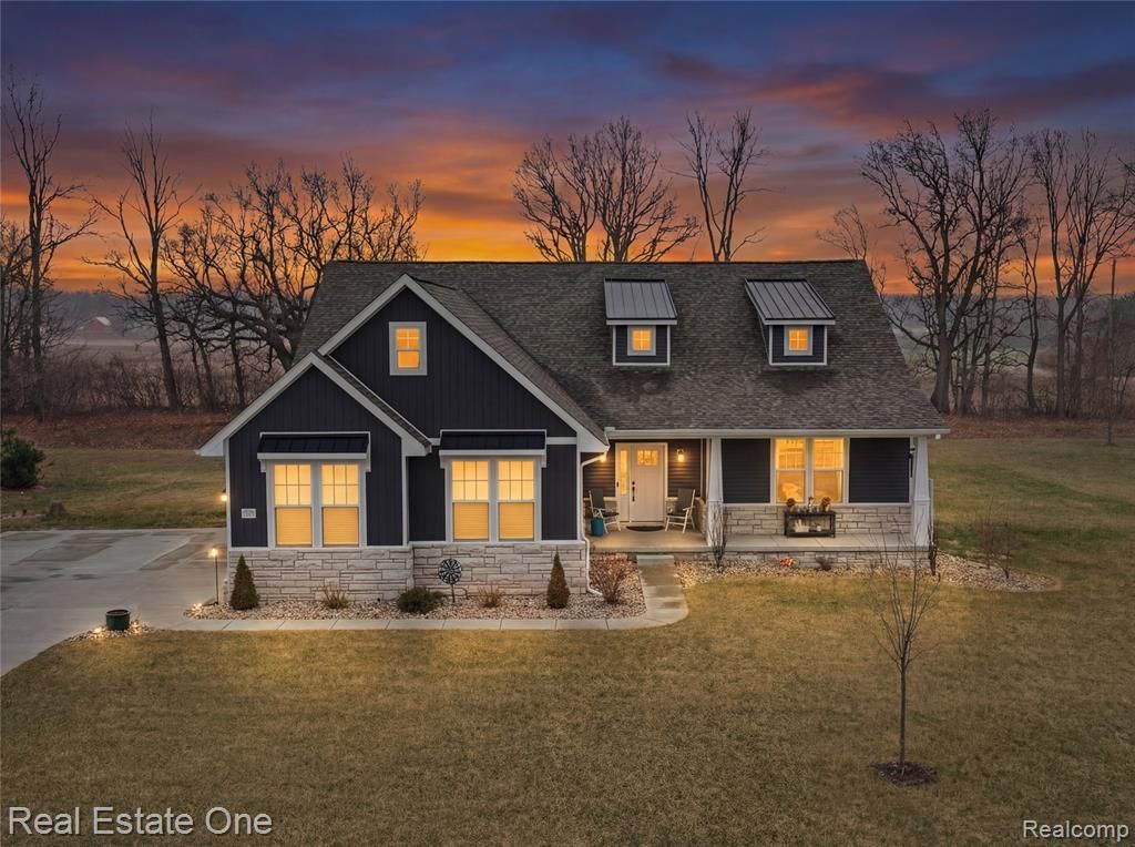 8370 Grist Mill Drive, Hartland Township, MI 48430 Main Photo