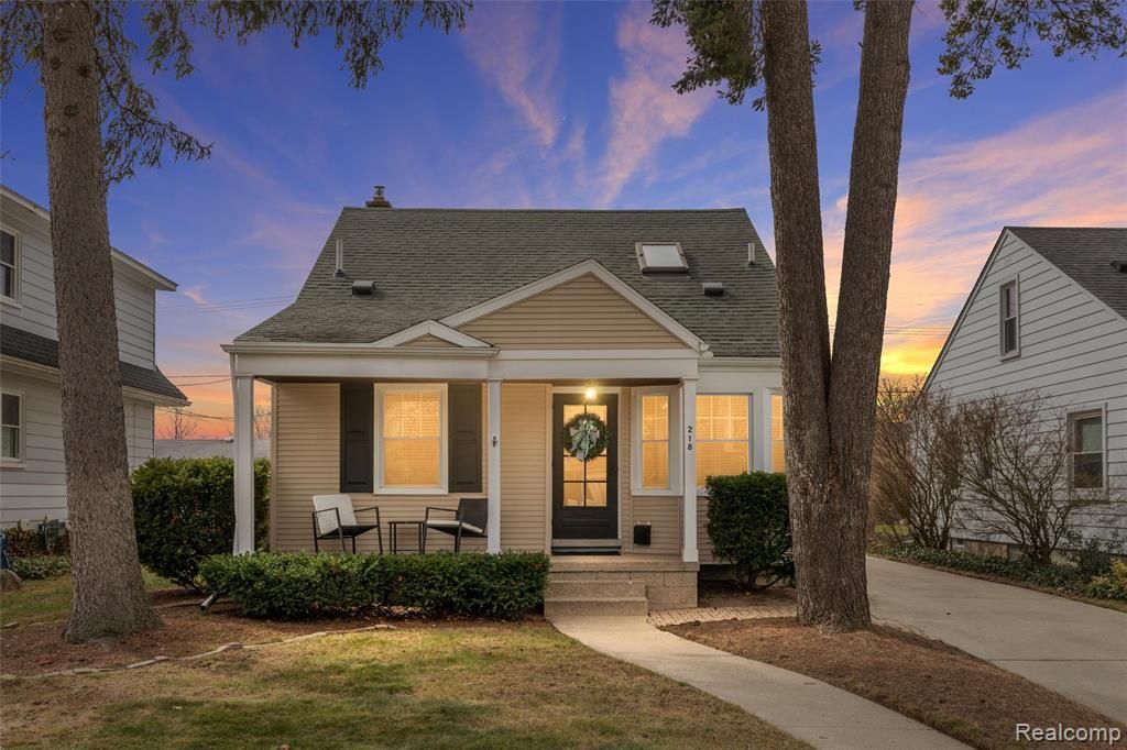 218 S Gainsborough Avenue, Royal Oak Township, MI 48067 Main Photo