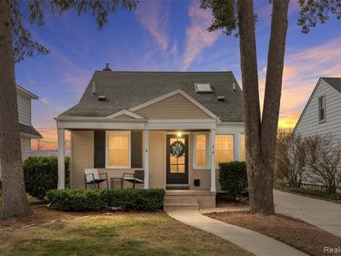 218 S Gainsborough Avenue, Royal Oak Twp, MI 48067