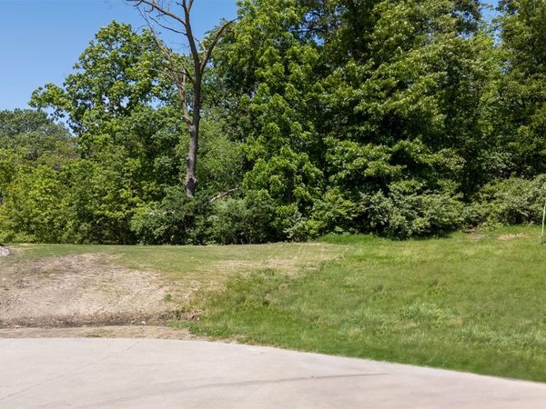 5640 Arbor Creek Court, Pleasant Hill, IA 50327