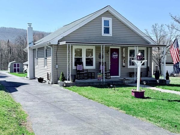 822 STATE STREET , MILLERSBURG, PA 17061