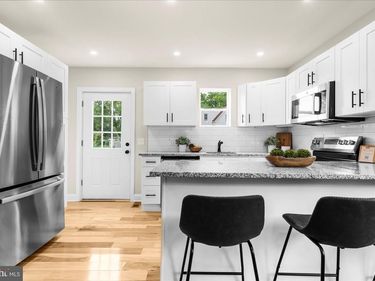 201 PENLLYN BLUE BELL PIKE, BLUE BELL, PA 19422