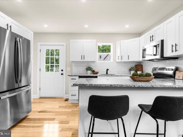 201 PENLLYN BLUE BELL PIKE, BLUE BELL, PA 19422