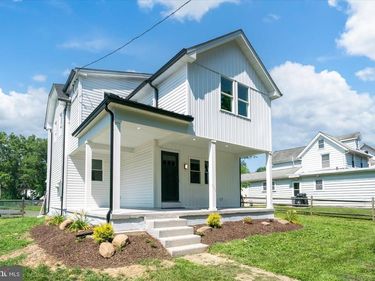 201 PENLLYN BLUE BELL PIKE, BLUE BELL, PA 19422