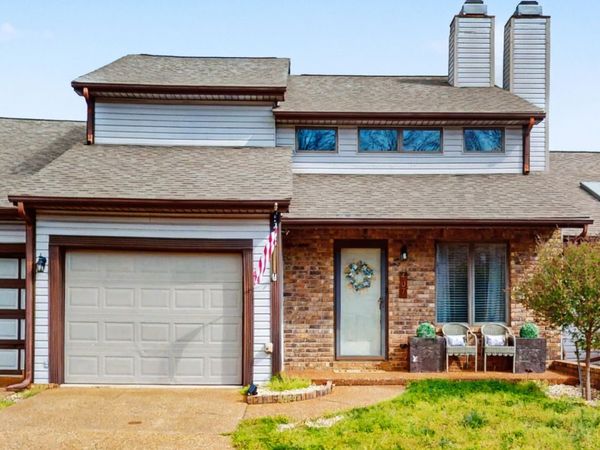 407 Country Club Ct, Clarksville, TN 37043