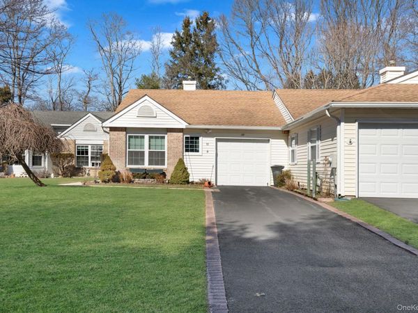 11 Chipmunk Trail , Coram, NY 11727
