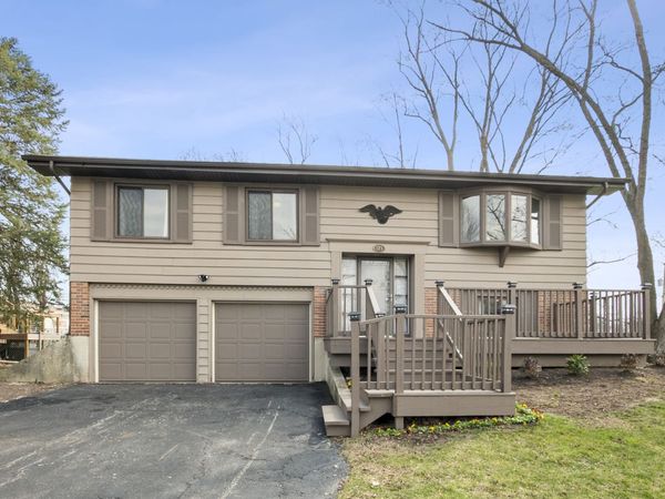 2S121 Ivy Lane, Lombard, IL 60148