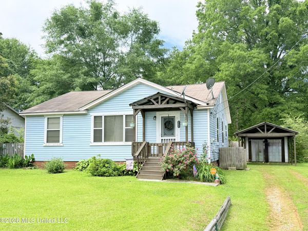 2221 Long Street, Grenada, MS 38901