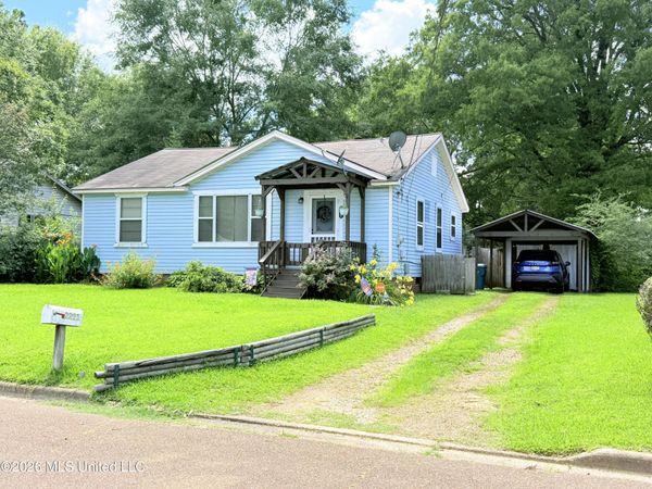 2221 Long Street, Grenada, MS 38901