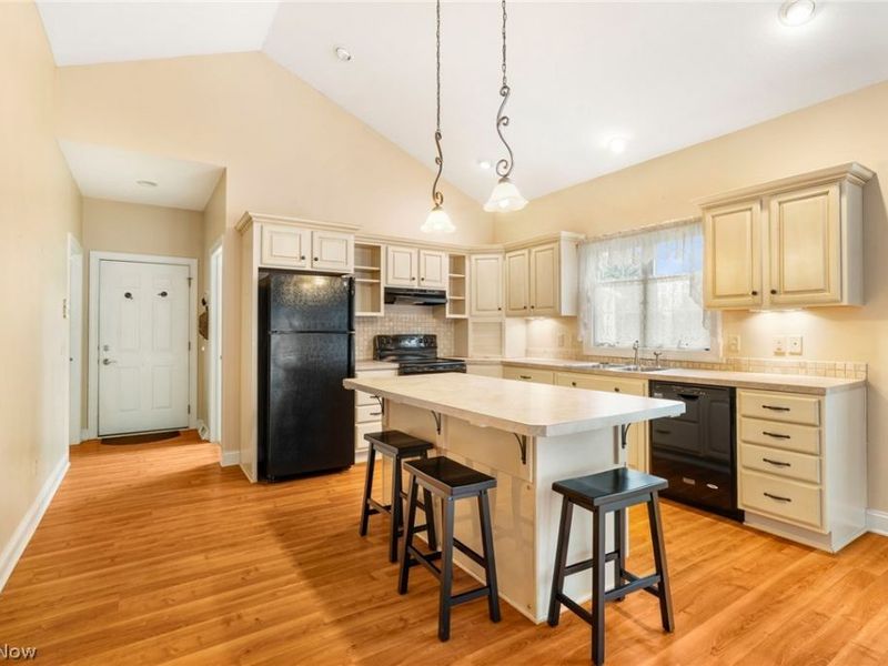 2041 Penhurst Circle NE, North Canton, OH 44720 Photo 16