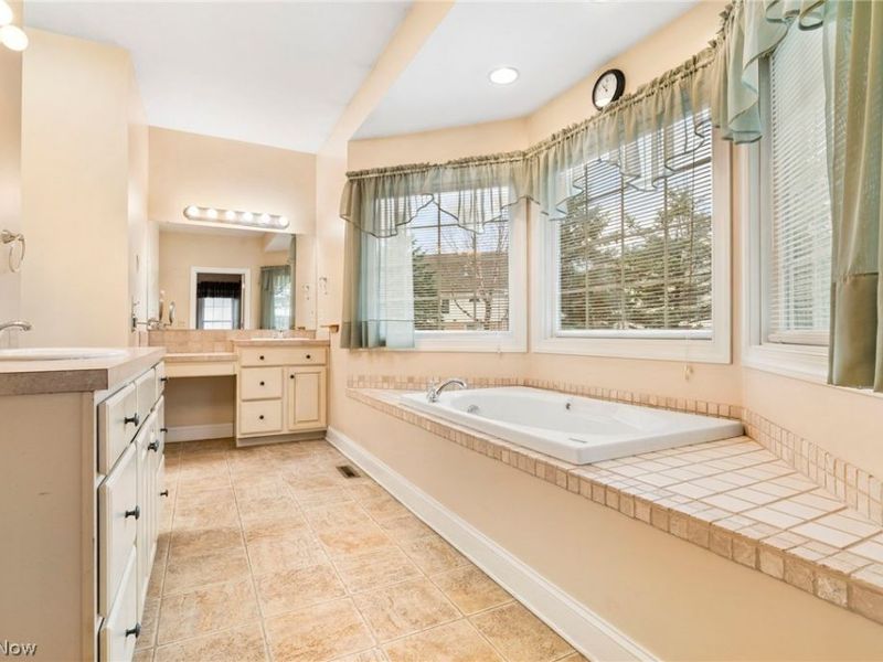 2041 Penhurst Circle NE, North Canton, OH 44720 Photo 20