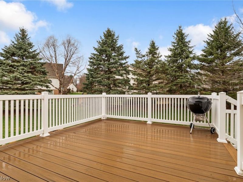 2041 Penhurst Circle NE, North Canton, OH 44720 Photo 3